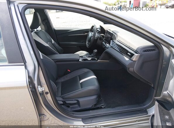 4T1DAACK1SU508745 2025 TOYOTA CAMRY Gray წინა სალონის ხედი