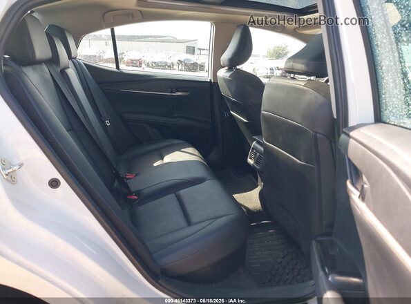 4T1DAACK1TU242211 2026 TOYOTA CAMRY White Widok naklejki z numerem VIN