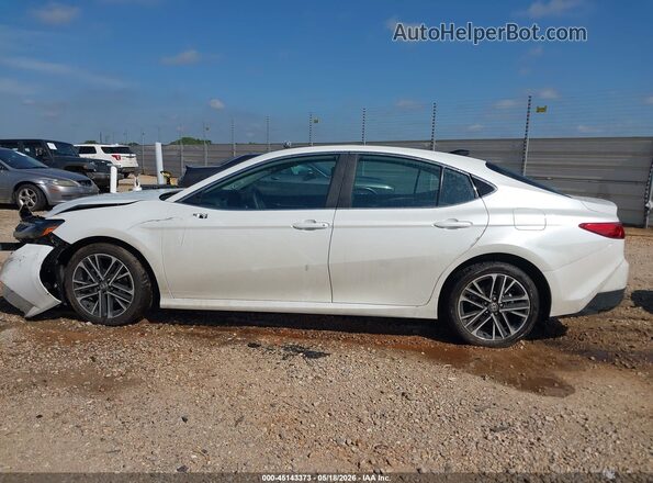 4T1DAACK1TU242211 2026 TOYOTA CAMRY White Widok wnętrza z tyłu