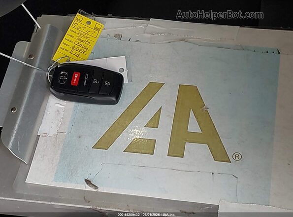 4T1DAACK1TU308885 2026 TOYOTA CAMRY Красный Вид панели приборов