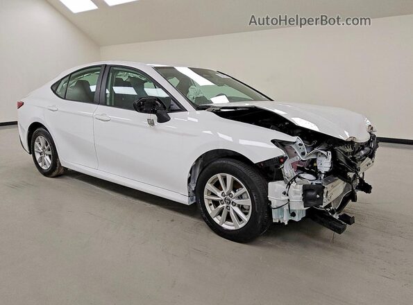 4T1DAACK1TU702533 2026 TOYOTA CAMRY Белый Передняя правая четверть