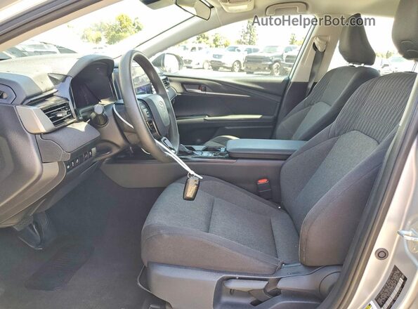 4T1DAACK2SU524646 2025 TOYOTA CAMRY Серебряный Вид салона спереди