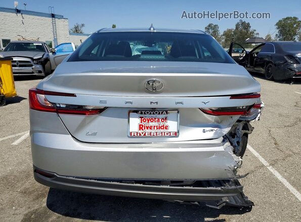 4T1DAACK2SU524646 2025 TOYOTA CAMRY Серебряный Вид сзади
