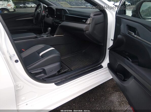 4T1DAACK3SU512991 2025 TOYOTA CAMRY White წინა სალონის ხედი