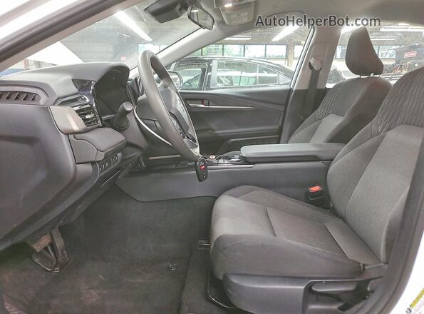 4T1DAACK4SU151609 2025 TOYOTA CAMRY White Սալոնի դիմացի տեսք