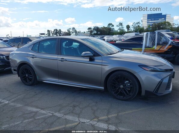 4T1DAACK4SU543313 2025 TOYOTA CAMRY Gray Widok wnętrza z tyłu