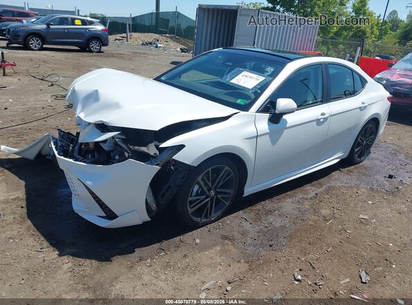4T1DAACK5SU180570 2025 TOYOTA CAMRY White Vista tres cuartos delantera izquierda
