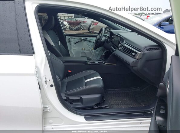 4T1DAACK6SU105196 2025 TOYOTA CAMRY White Widok wnętrza z przodu