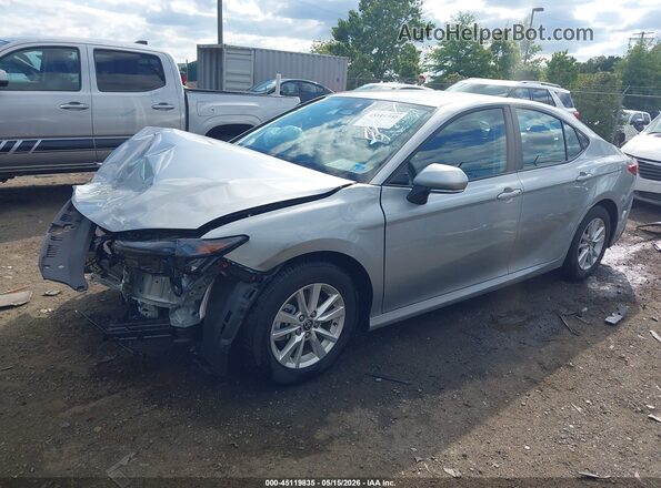 4T1DAACK7SU105675 2025 TOYOTA CAMRY Silver წინა მარცხენა ხედი სამი მეოთხედიდან