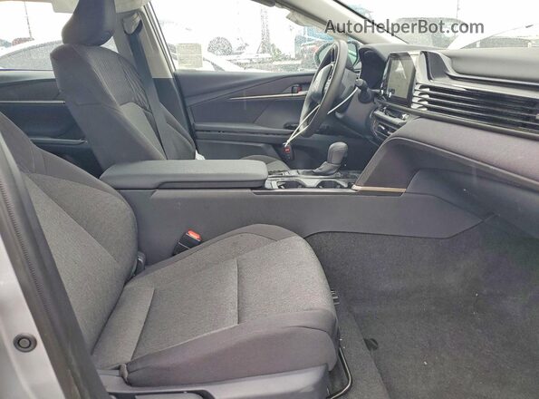 4T1DAACK8TU211764 2026 TOYOTA LE Silver წინა სალონის ხედი