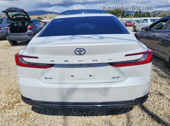 4T1DAACK9SU054924 2025 TOYOTA CAMRY Белый Вид сзади