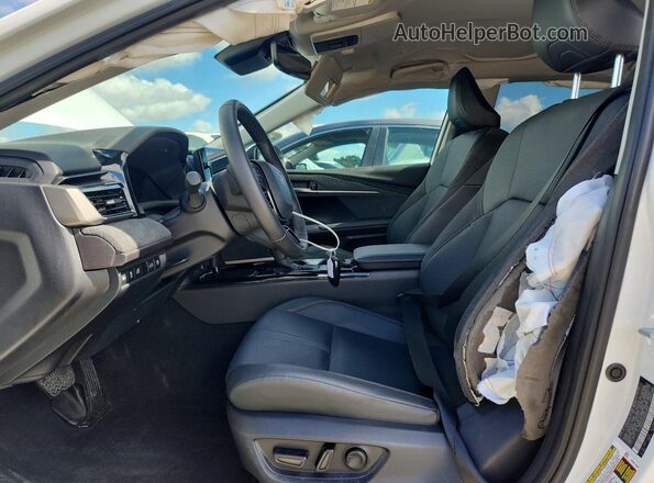 4T1DAACK9SU054924 2025 TOYOTA CAMRY Белый Вид салона спереди