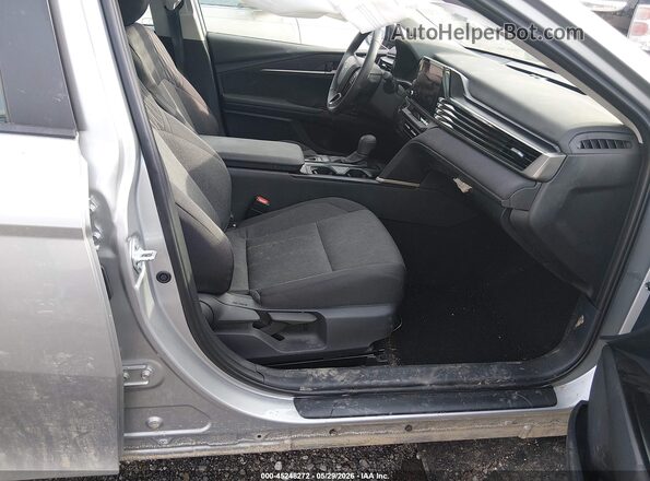 4T1DAACK9SU202201 2025 TOYOTA CAMRY Silver წინა სალონის ხედი
