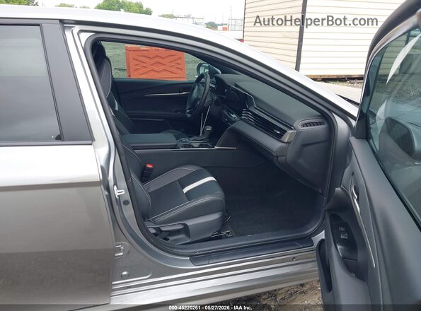 4T1DAACK9SU551567 2025 TOYOTA CAMRY Silver Vista interior delantera