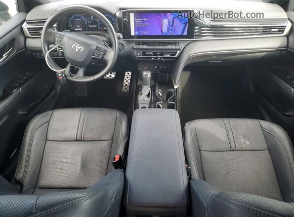 4T1DAACKXSU015646 2025 TOYOTA CAMRY Белый Вид панели приборов