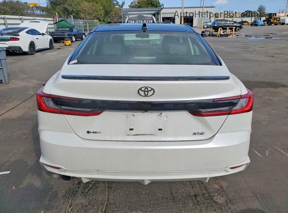 4T1DAACKXSU015646 2025 TOYOTA CAMRY Белый Вид сзади
