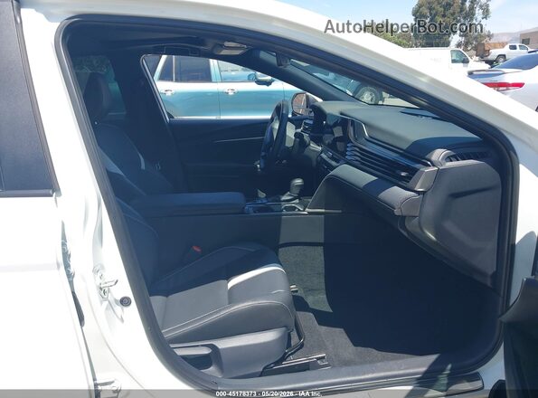4T1DAACKXSU031667 2025 TOYOTA CAMRY White Вид салону спереду