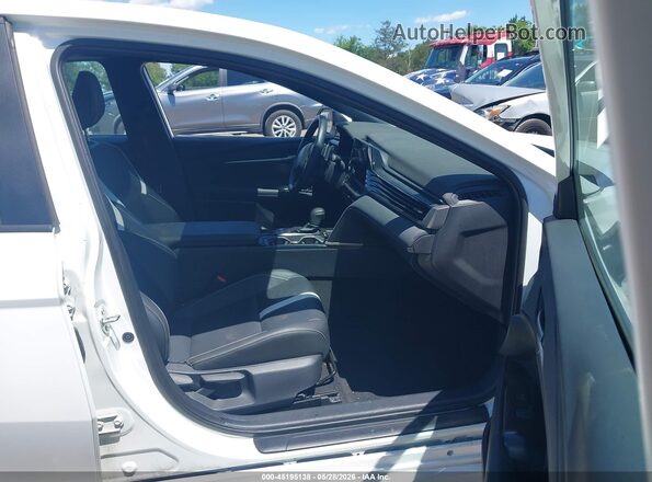 4T1DAACKXSU062840 2025 TOYOTA CAMRY White Widok wnętrza z przodu