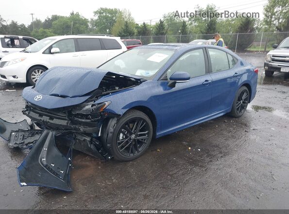 4T1DAACKXTU303880 2026 TOYOTA CAMRY Blue Vista tres cuartos delantera izquierda