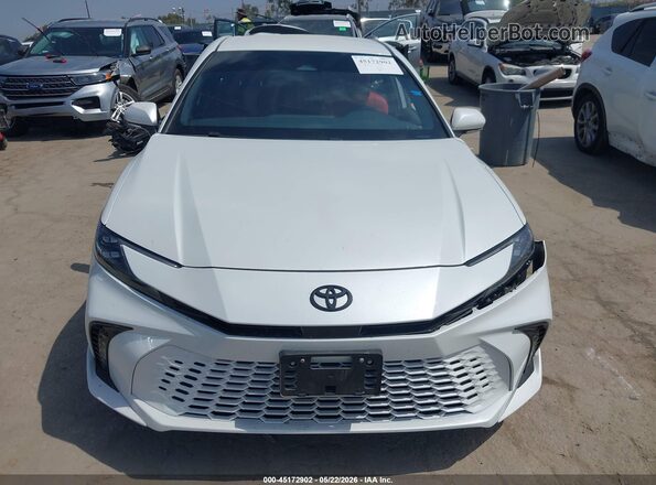 4T1DBADK7SU031251 2025 TOYOTA CAMRY White უკანა სალონის ხედი