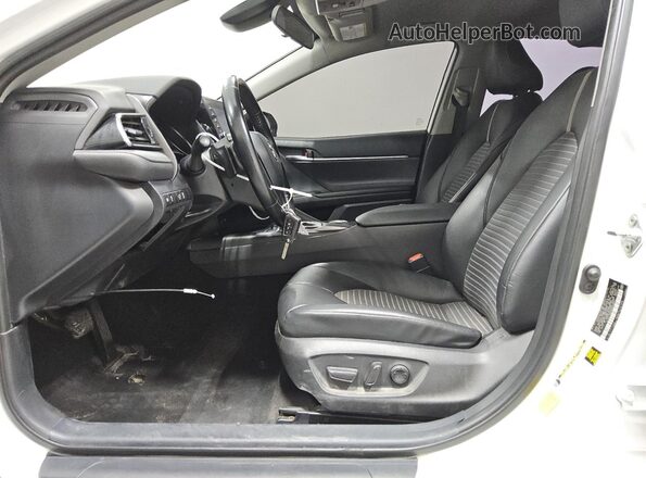 4T1G11AK0MU543957 2021 TOYOTA CAMRY White 