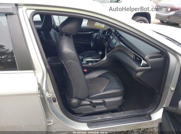4T1G11AK4LU384553 2020 TOYOTA CAMRY Silver Вид салону спереду
