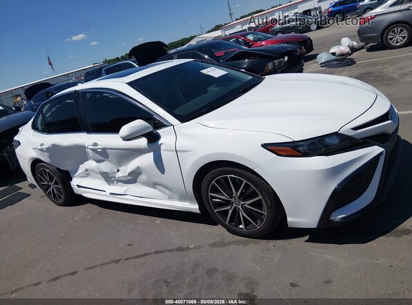 4T1G11AK5MU404147 2021 TOYOTA CAMRY Белый Вид задней части салона
