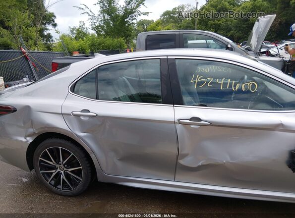 4T1G11BK0MU047135 2021 TOYOTA CAMRY Silver წინა ხედი