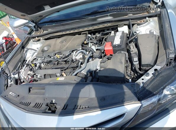 4T1G11BK8NU062192 2022 TOYOTA CAMRY Silver Вид ззаду