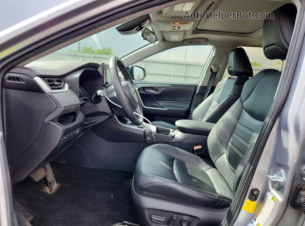 4T3B6RFV1MU043276 2021 TOYOTA RAV4 Silver Front interior view