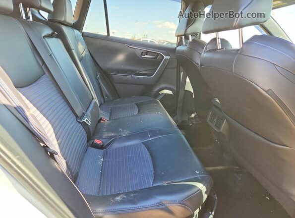 4T3E6RFV9PU129520 2023 TOYOTA RAV4 White Vista de los asientos traseros