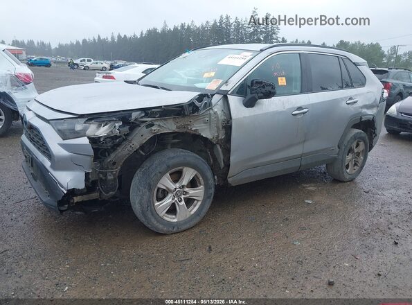 4T3LWRFV1MU019046 2021 TOYOTA LE Silver Przód lewy