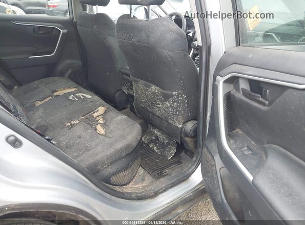 4T3LWRFV1MU019046 2021 TOYOTA LE Silver Widok naklejki z numerem VIN