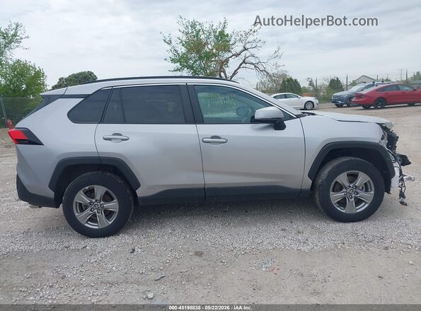 4T3RWRFV2RU145854 2024 TOYOTA RAV4 HYBRID Silver Widok wnętrza z tyłu