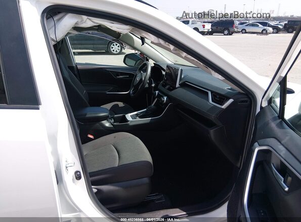 4T3RWRFV4RU122995 2024 TOYOTA RAV4 HYBRID Белый Вид салона спереди