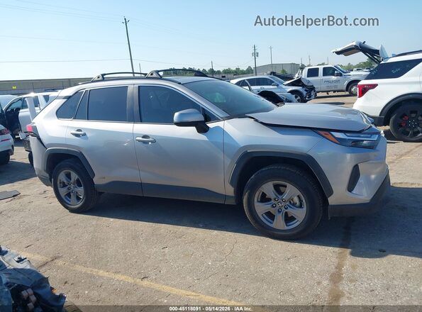 4T3RWRFV8NU061659 2022 TOYOTA RAV4 HYBRID Silver Vista interior trasera