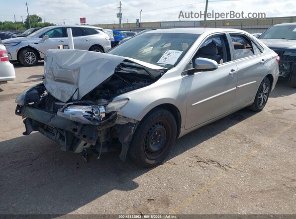 4T4BF1FK2GR546499 2016 TOYOTA CAMRY Silver Առջևի ձախ երեք քառորդ տեսարան