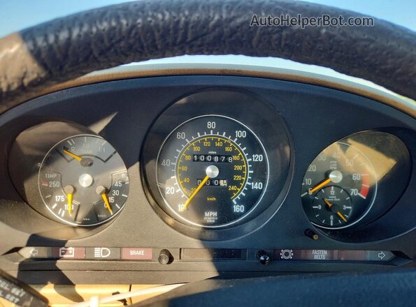10704412048647 1978 MERCEDES-BENZ 450 Red Widok tylnych siedzeń