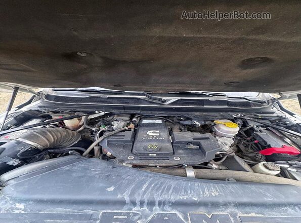 3C63RRRL8NG208142 2022 RAM 3500 White Dashboard view