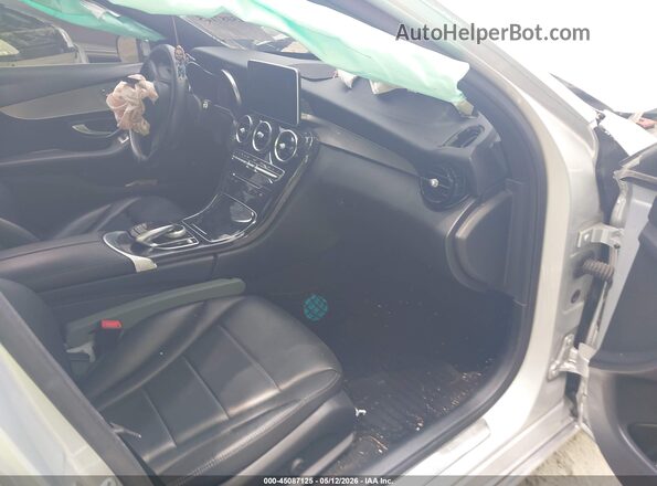 55SWF4JB2JU258411 2018 MERCEDES-BENZ C-CLASS Серебряный Вид салона спереди