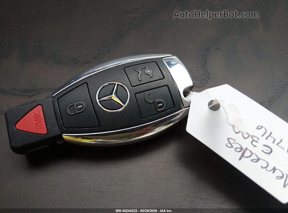 55SWF4JB7JU275947 2018 MERCEDES-BENZ C-CLASS White Widok deski rozdzielczej