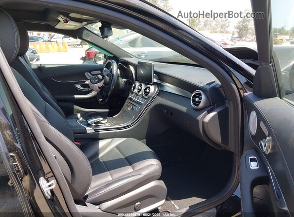 55SWF4JB8HU202645 2017 MERCEDES-BENZ C-CLASS Черный Вид салона спереди