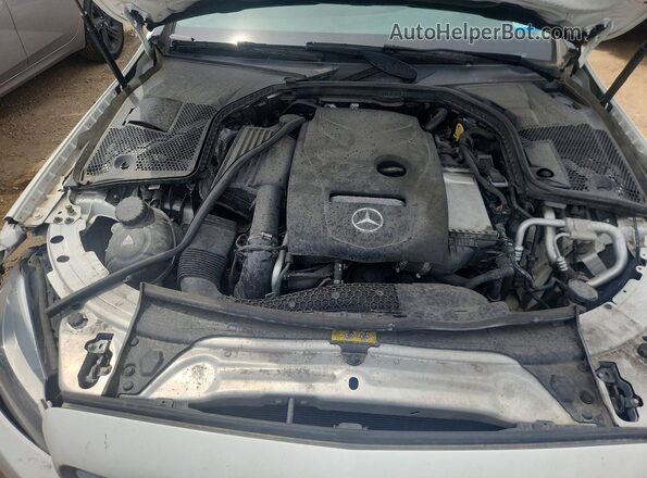 55SWF4KB2HU200923 2017 MERCEDES-BENZ C White Widok wnętrza z tyłu