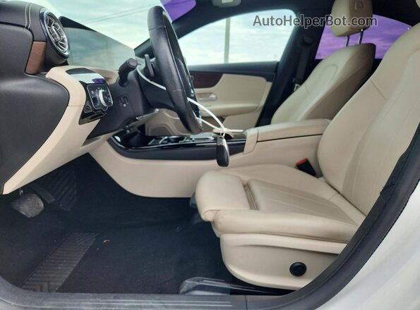 W1K5J4HB4MN148232 2021 MERCEDES-BENZ CLA-CLASS White Widok deski rozdzielczej