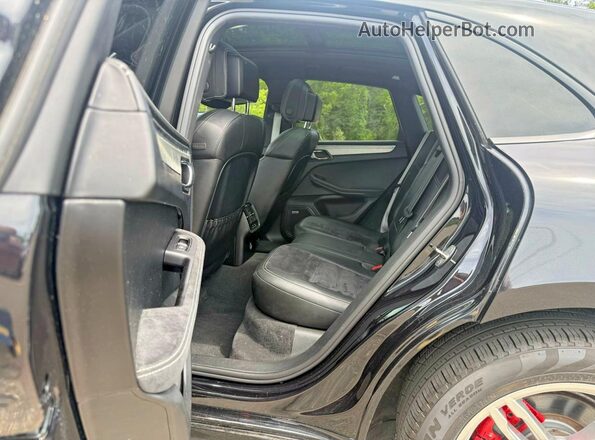 WP1AG2A51HLB56322 2017 PORSCHE MACAN Black 