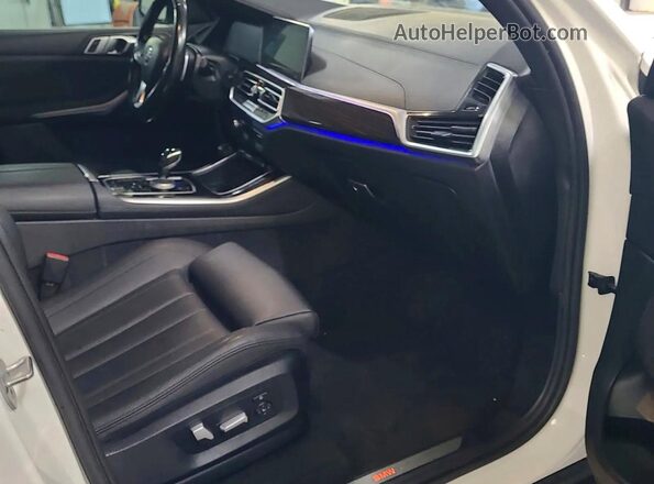 5UXCR6C08L9B81724 2020 BMW X5 White Widok z przodu