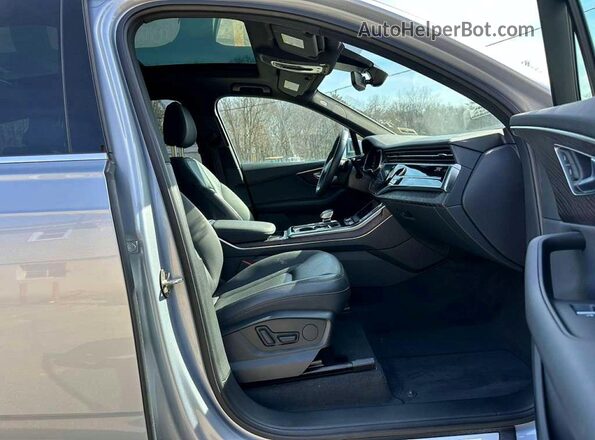 WA1LXAF75MD010227 2021 AUDI Q7 Silver Առջևի վահանակի տեսք