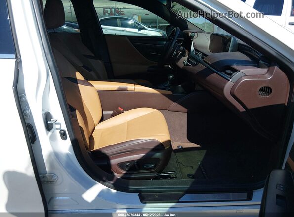 58AB21B19KU004367 2019 LEXUS ES 300H White Widok wnętrza z przodu