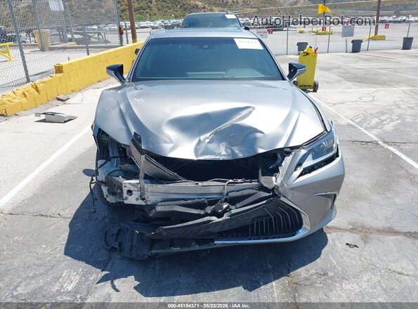 58ACA1C18MU002005 2021 LEXUS ES 300H Gray Rear interior view