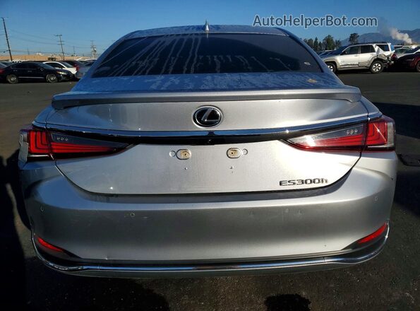 58ADA1C18RU043830 2024 LEXUS ES Silver Вид ззаду
